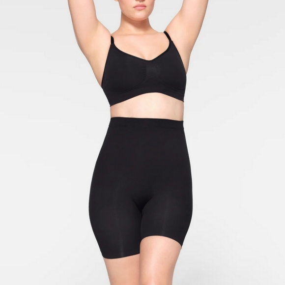SKIMS Kim KARDASHIAN Seamless Sculpt Mid Thigh Shorts XS - XXS - Picture 2 of 5